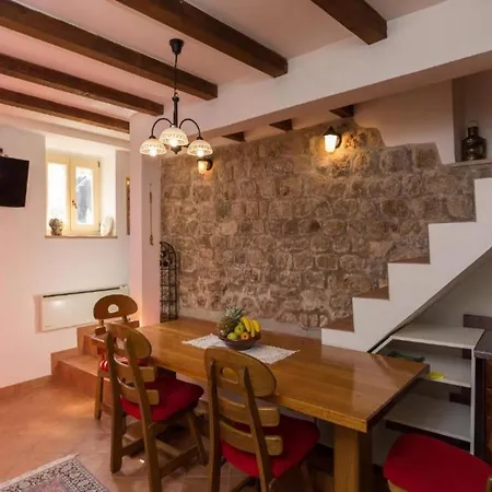 Vi-la Apartment