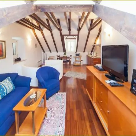 Vi-la Apartment *
